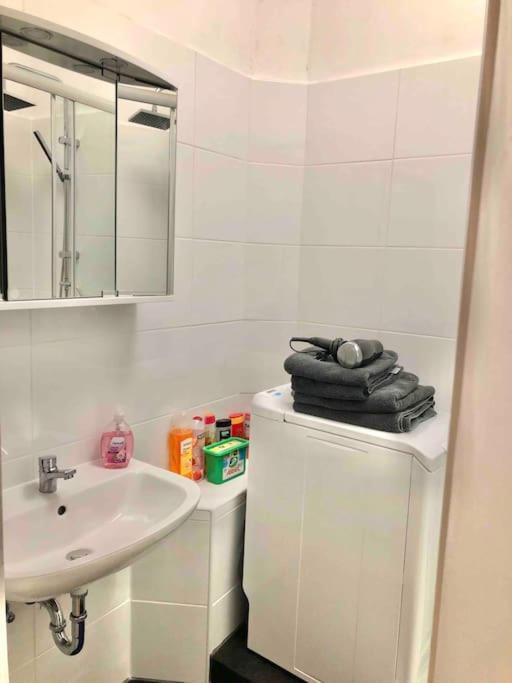 Schoenes City-Apartment Im Zentrum Mit Balkon Hof  Eksteriør bilde