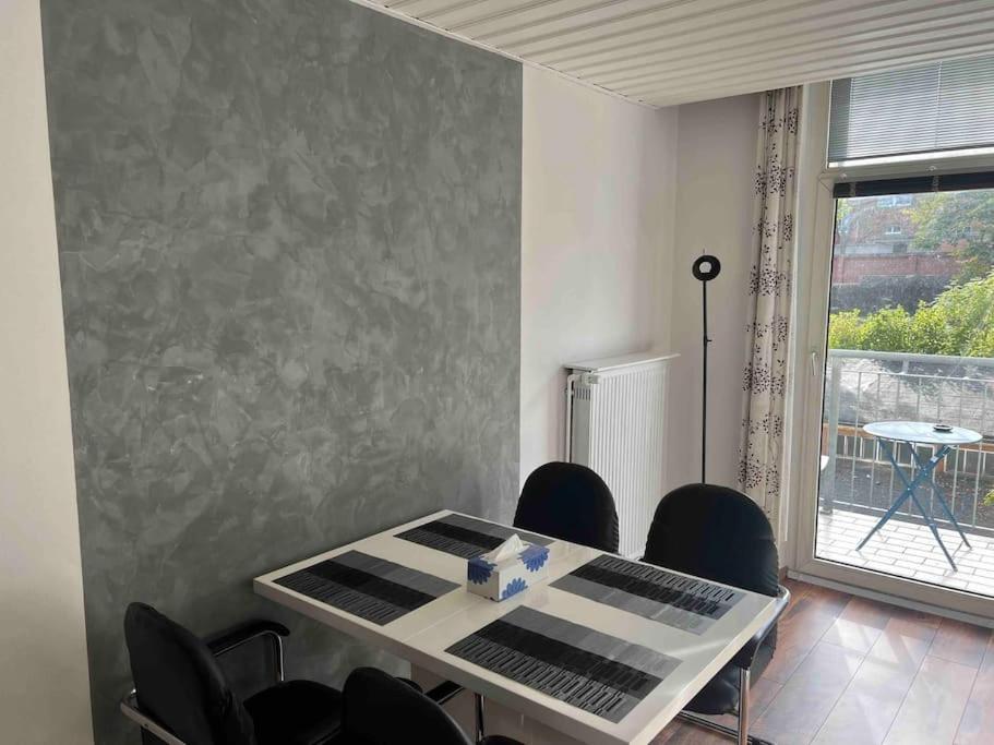 Schoenes City-Apartment Im Zentrum Mit Balkon Hof  Eksteriør bilde