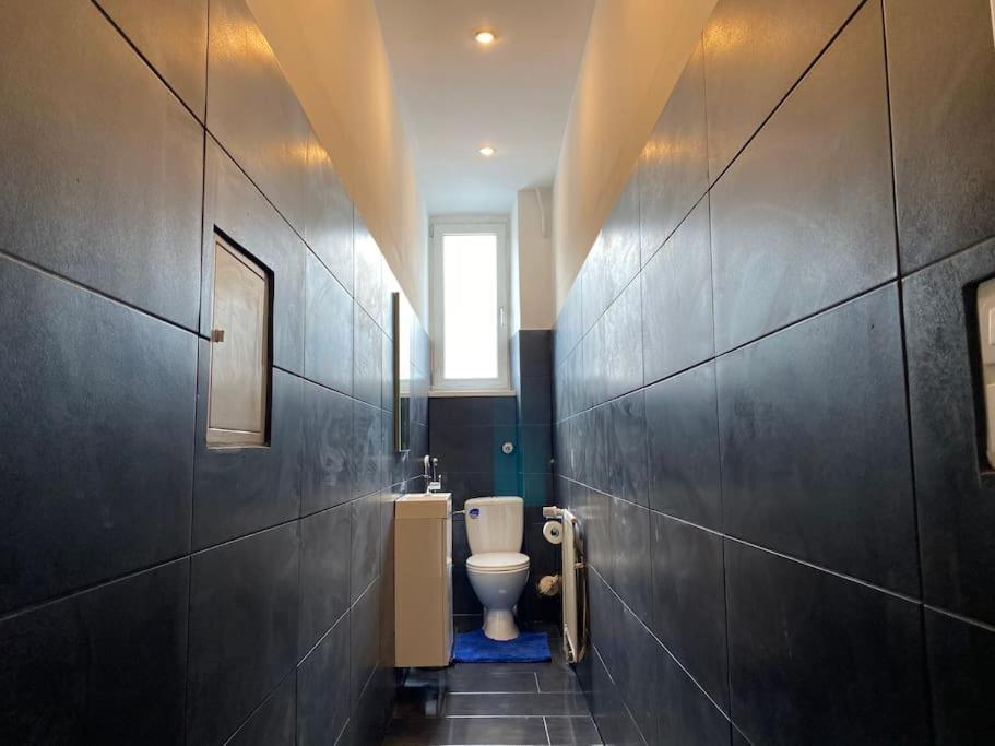 Schoenes City-Apartment Im Zentrum Mit Balkon Hof  Eksteriør bilde