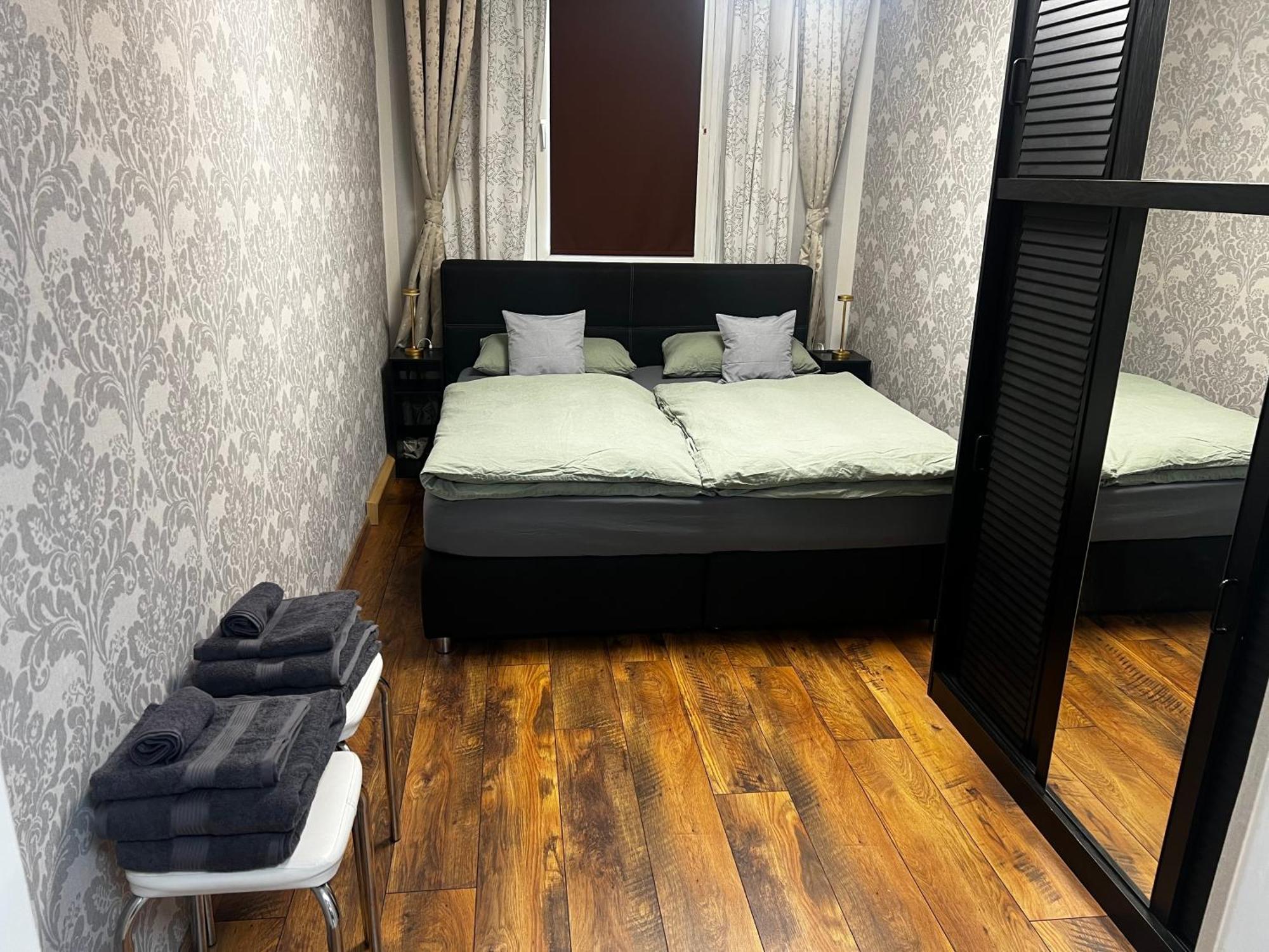 Schoenes City-Apartment Im Zentrum Mit Balkon Hof  Eksteriør bilde